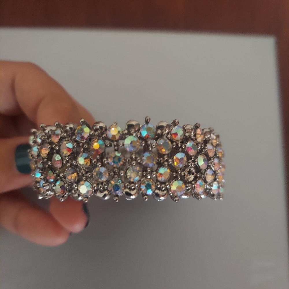Sparkly studs bracelet